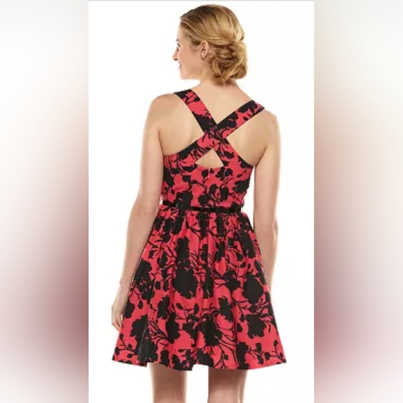 ELLE, Floral fit and flare Dress. Size 8. - Picture 2 of 11